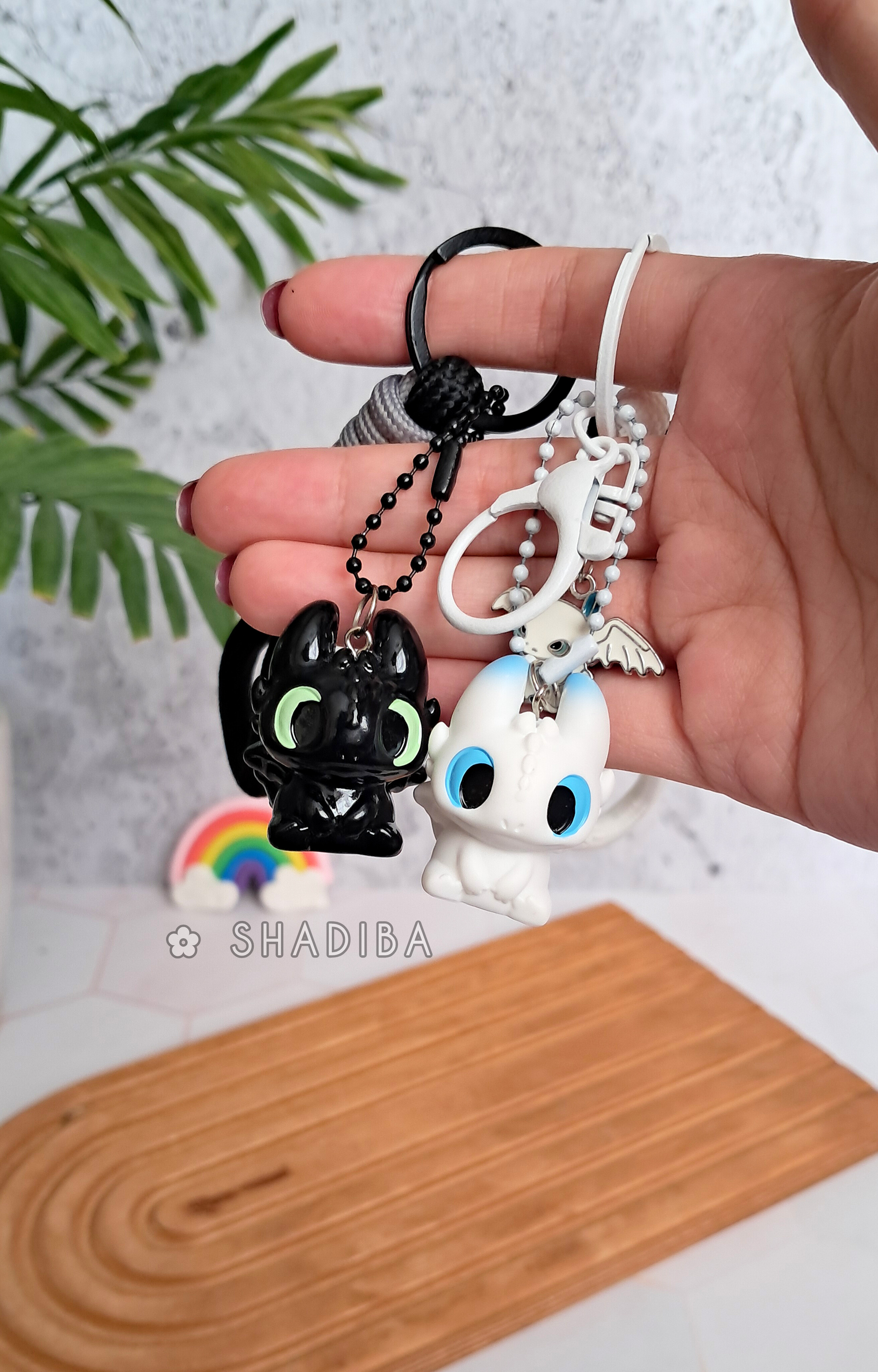 آویز و چارم بگ شخصیت بی دندون