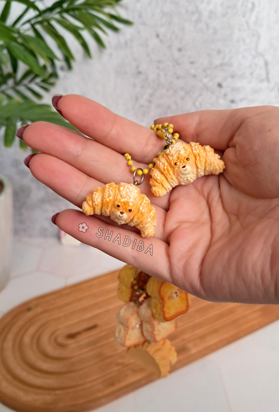 آویز و چارم بگم کروسان و نان تست