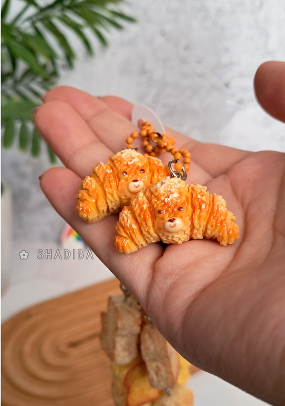 آویز و چارم بگم کروسان و نان تست